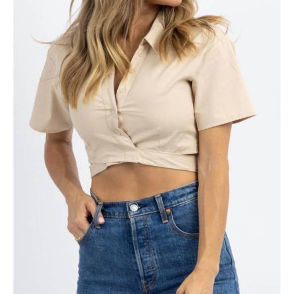 NEW CRESCENT varda wrapped crop top in beige - Picture 3 of 3